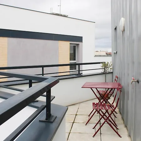 Spacious Cocoon With Parking *