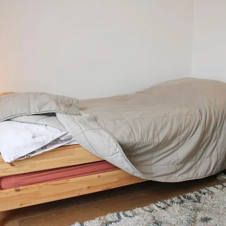 Spacious Cocoon With Parking